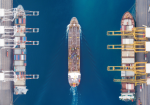 Czy ubezpieczenie cargo obejmuje opóźnienia w dostawie